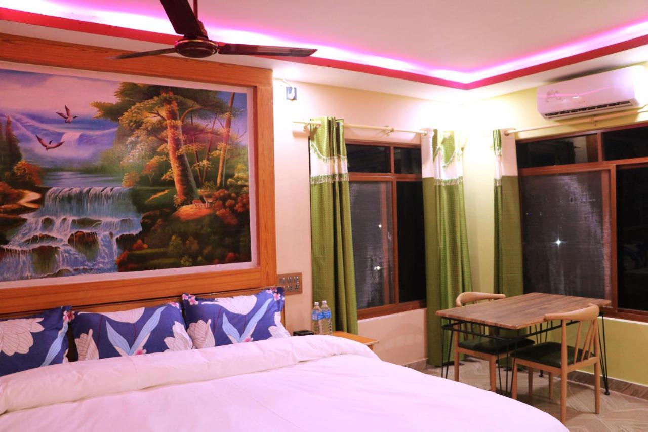 Hotel National Park- Best hotel in Sauraha Exterior foto
