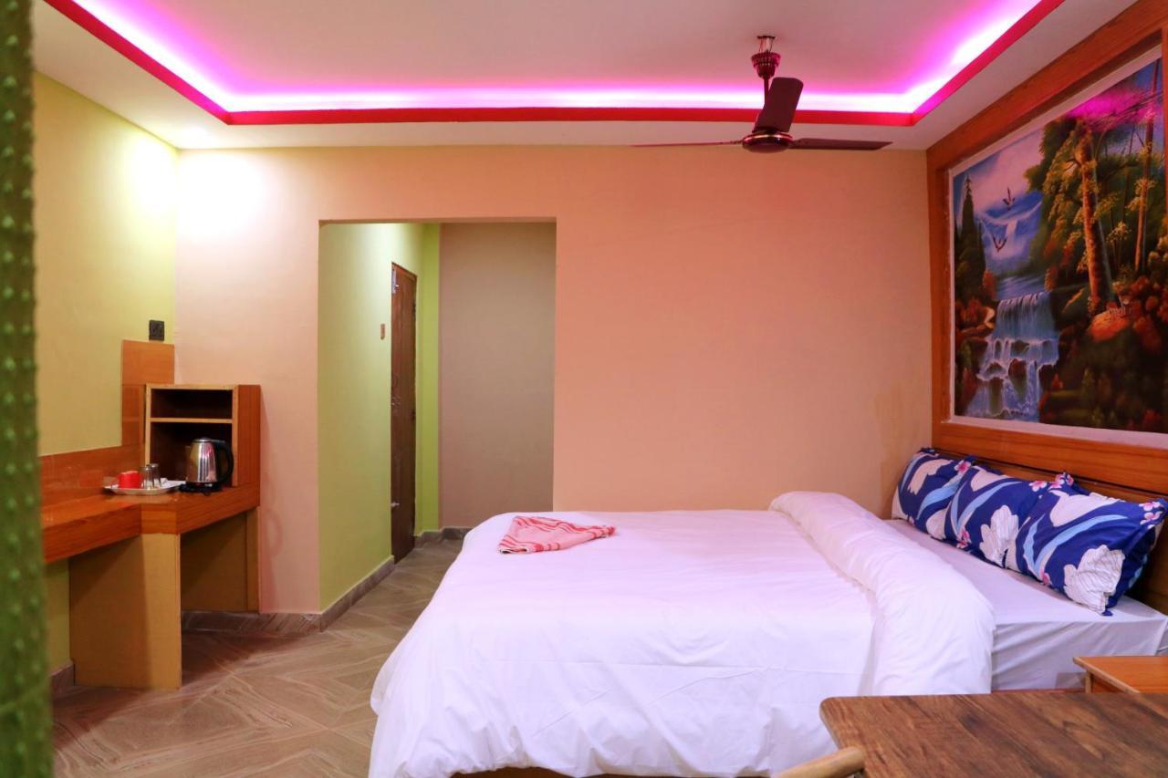 Hotel National Park- Best hotel in Sauraha Exterior foto