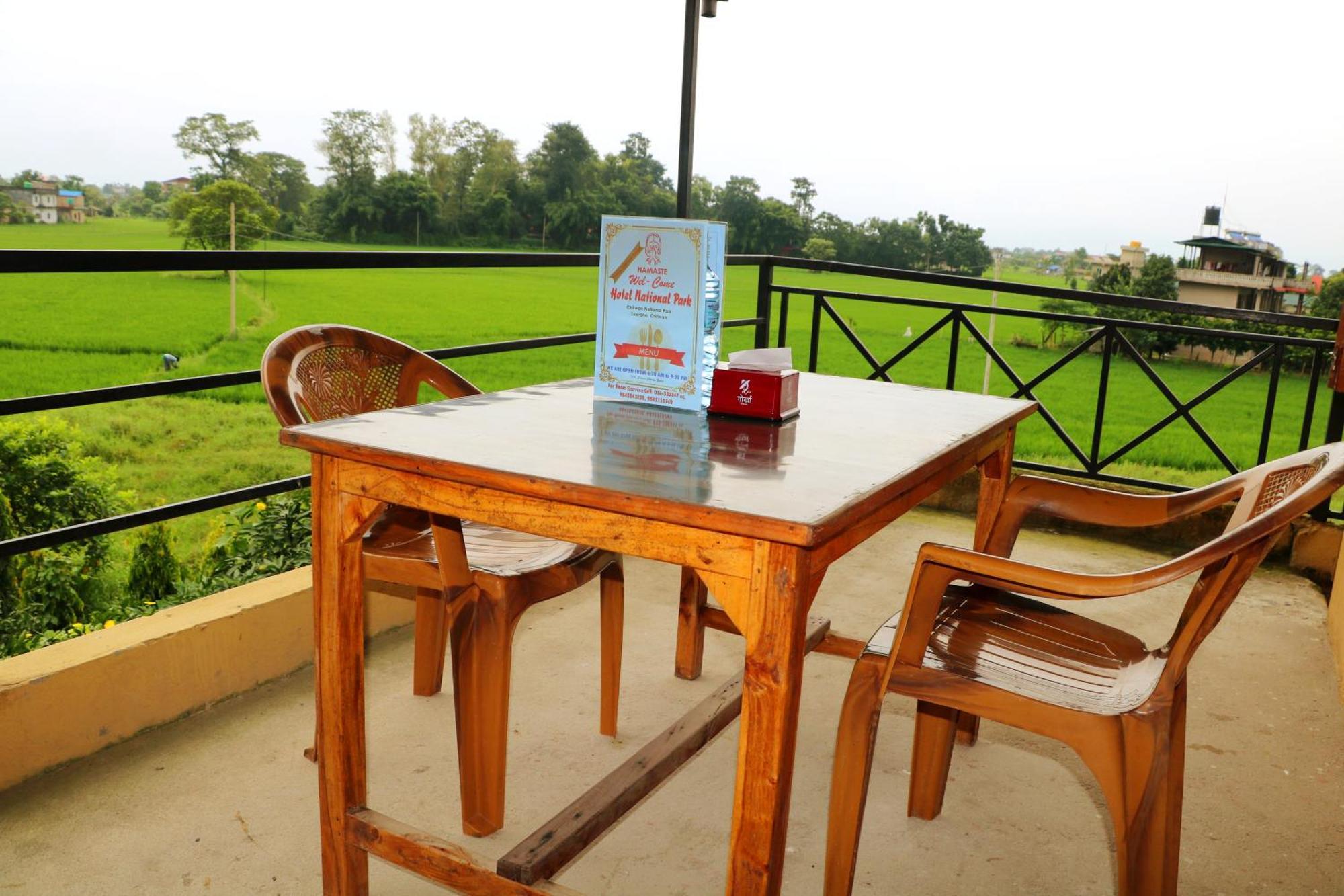 Hotel National Park- Best hotel in Sauraha Exterior foto