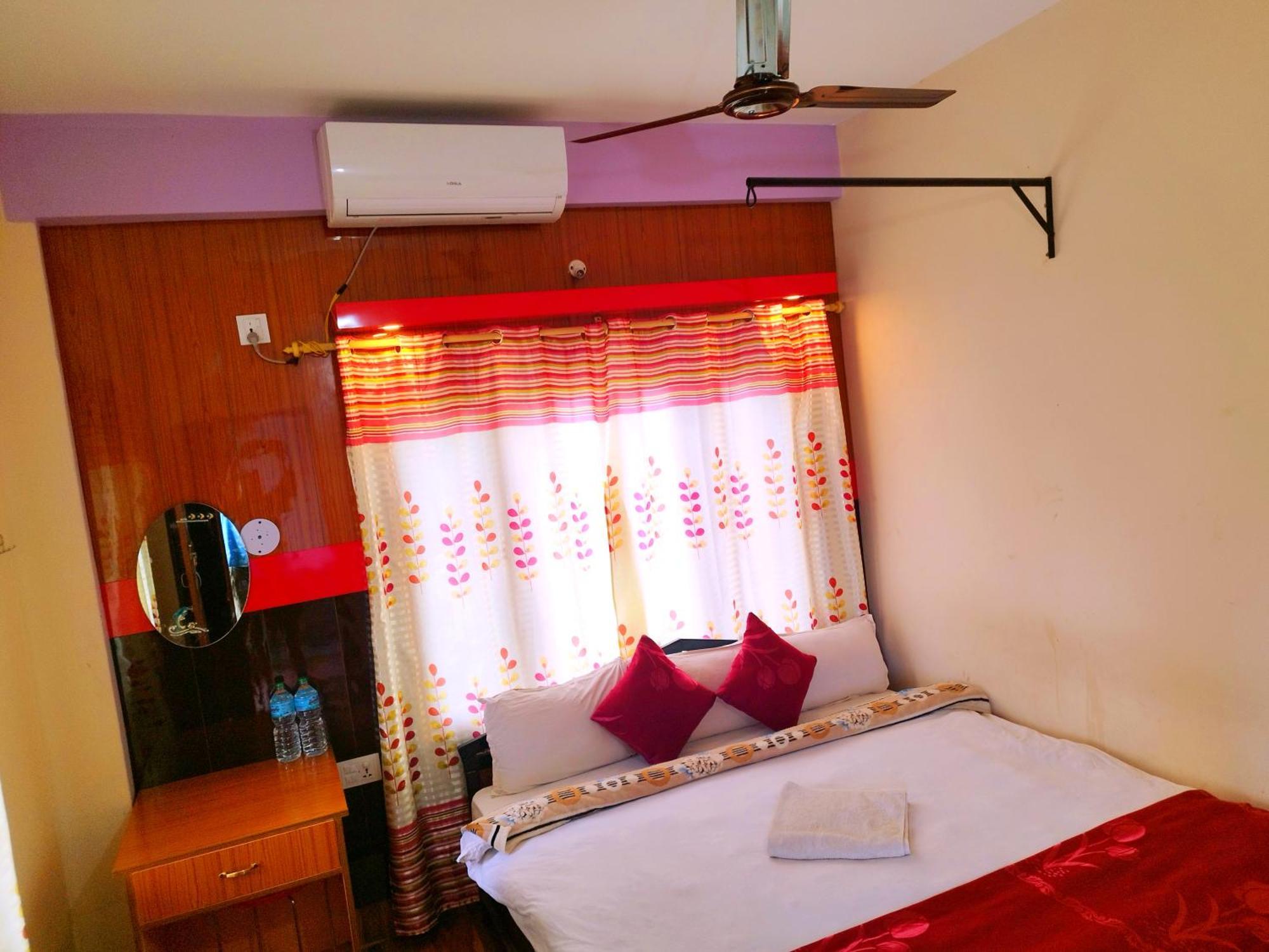 Hotel National Park- Best hotel in Sauraha Exterior foto